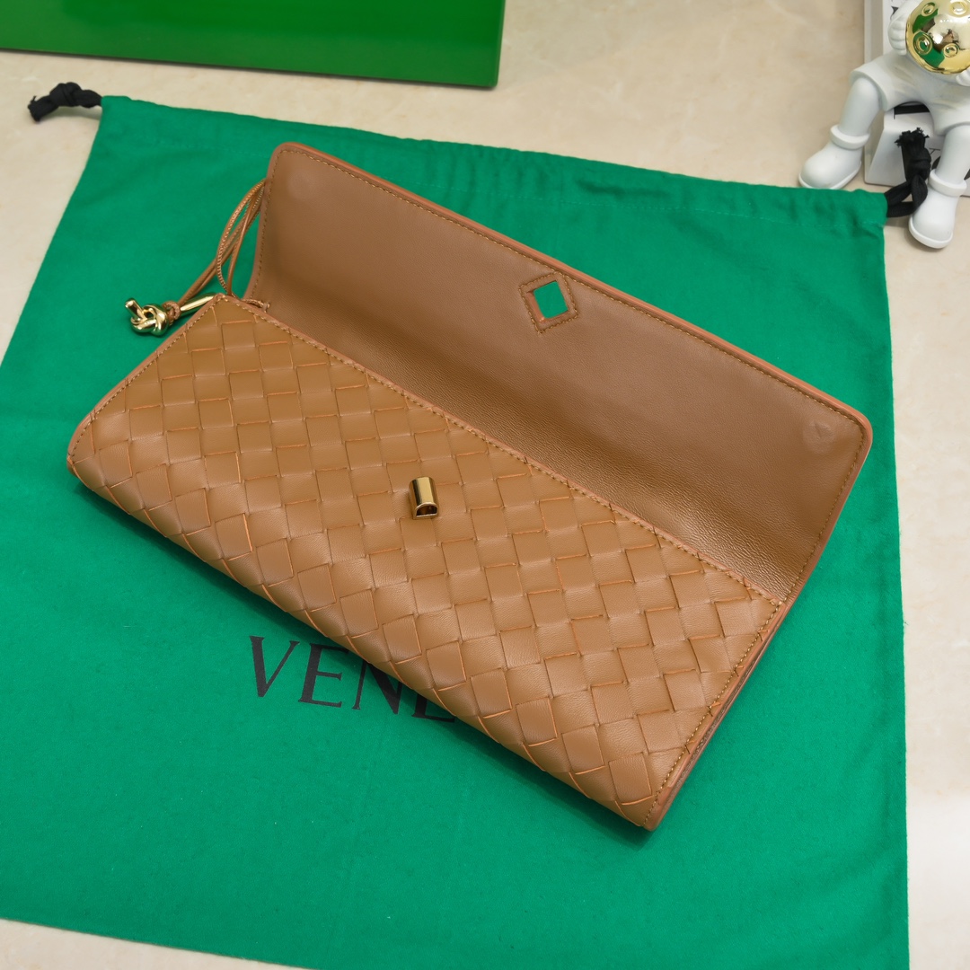 Bottega Veneta Clutch Bags